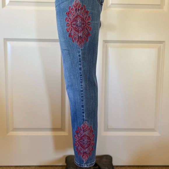 Chico’s So Slimming Girlfriend Ankle Jeans 00R Red Embroidery Stretch - Picture 6 of 11